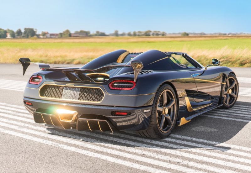 1-blue-carbon-koenigsegg-agera-rs-naraya-rear-side-view