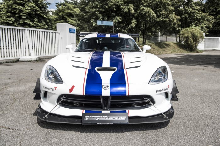 2 geigercars 2016 dodge viper acr front view 700x467