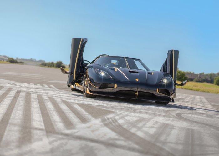 3 blue carbon koenigsegg agera rs naraya front side angle 700x499