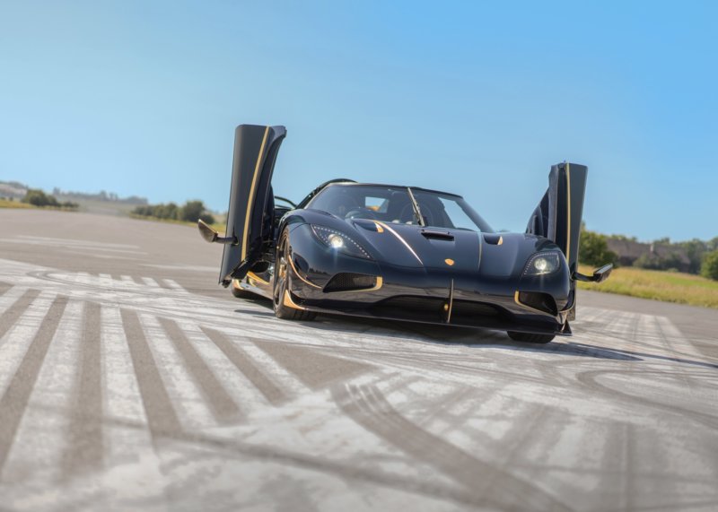 3-blue-carbon-koenigsegg-agera-rs-naraya-front-side-angle