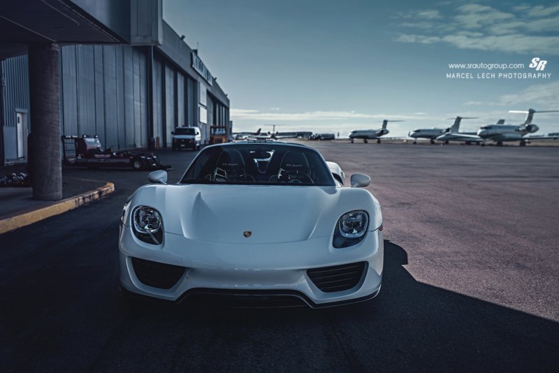 10-white-porsche-918-spyder-weissach-pachage-front-side-view