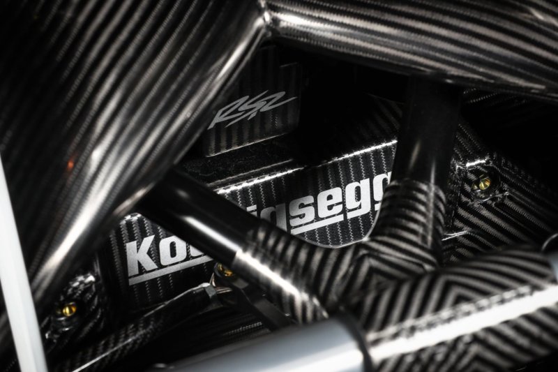 11-koenigsegg-agera-rsr-pure-carbon-fiber-parts