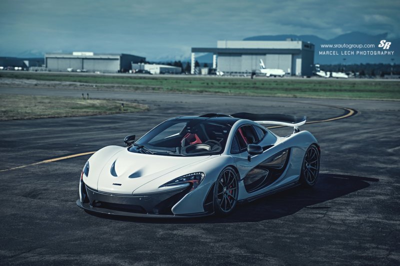 12-awesome-white-mclaren-p1-race-mode-front-three-quarters