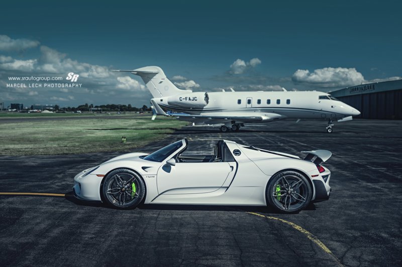 14-white-porsche-918-spyder-weissach-pachage-side-angle