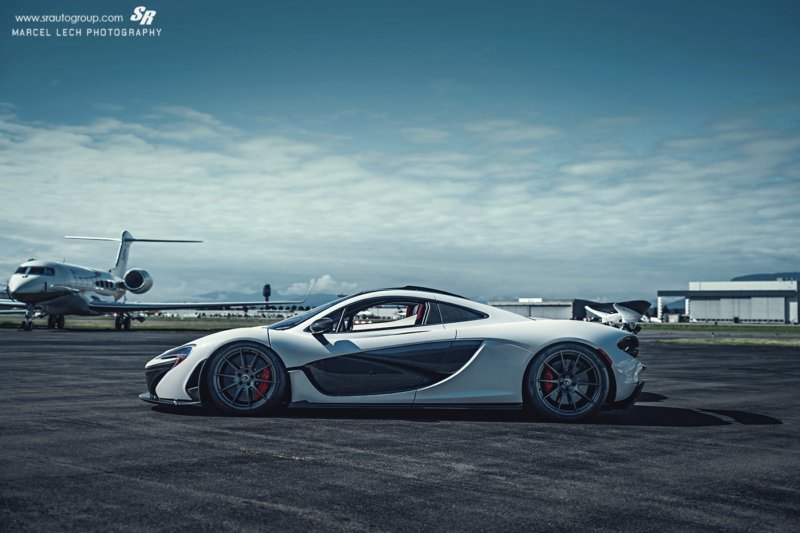 17-awesome-white-mclaren-p1-race-mode-side-view-jet-background