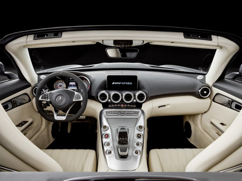 19-2018-mercedes-amg-gt-c-roadster-interior-dashboard