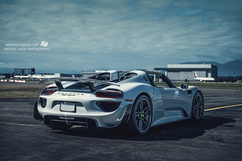 2-white-porsche-918-spyder-weissach-pachage-rear-side-view