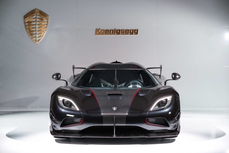 3-black-red-accents-koenigsegg-agera-rsr-front-view