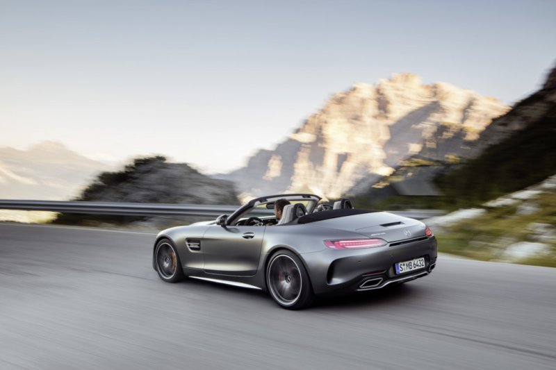 4 2018 mercedes amg gt c roadster top off rear side view in motion 800x533