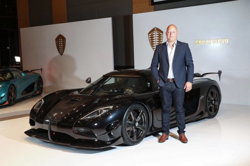 4-christian-von-koenigsegg-black-koenigsegg-agera-rsr