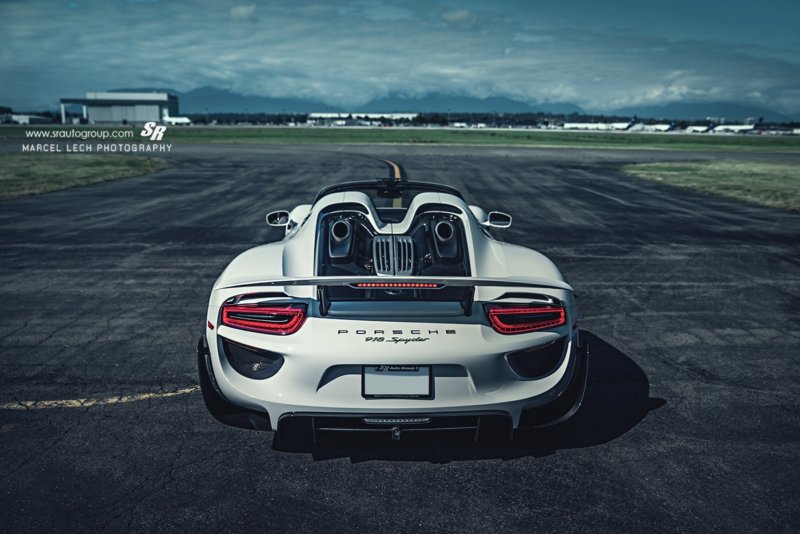 4-white-porsche-918-spyder-weissach-pachage-rear-angle