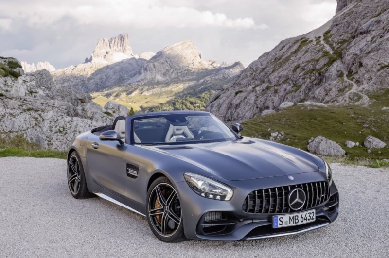 5 2018 mercedes amg gt c roadster top off front side angle 800x531