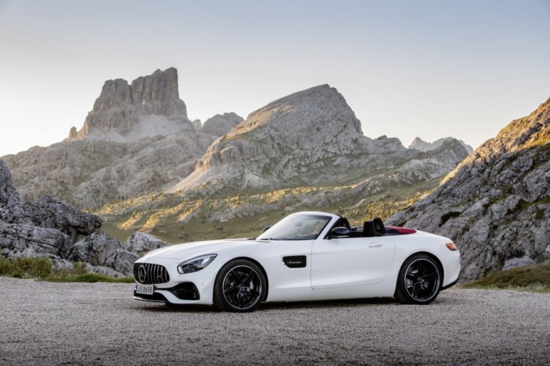 6-2018-mercedes-amg-gt-roadster-top-off-side-angle