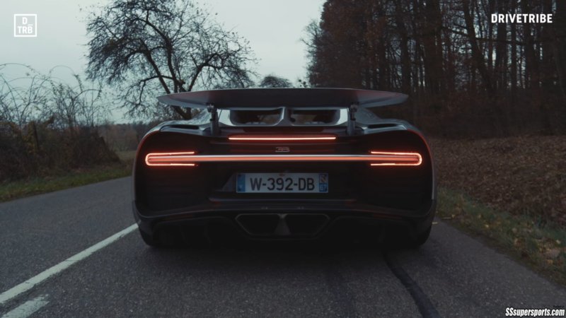 1500hp-bugatti-chiron-rear-view-road