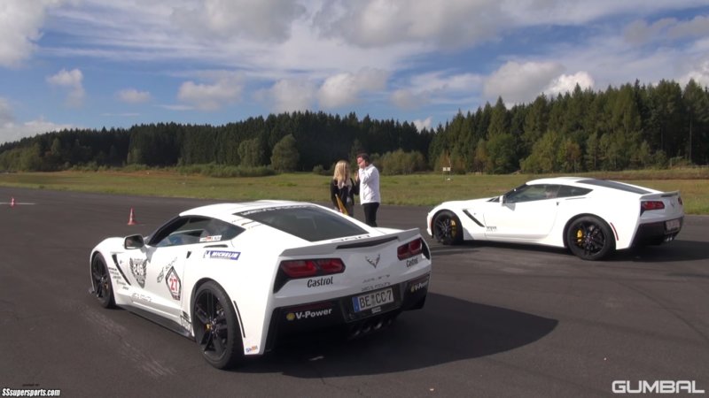 white-corvette-c7-stingray-vs-c7-stingray-drag-race