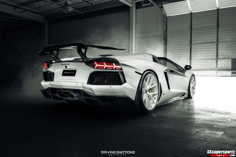 1-white-lamborghini-aventador-roadser-white-hre-wheels-rear-side-view