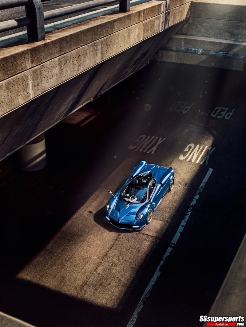 3 2018 pagani huayra roadster top view glass room 800x1066