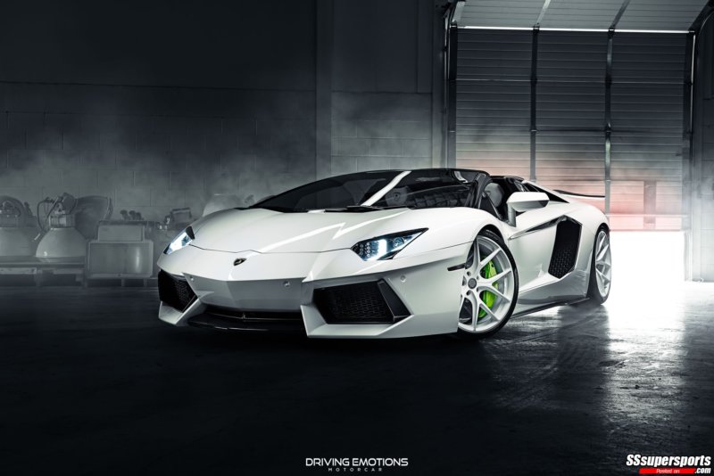 3 gorgeous white lamborghini aventador roadster hre wheels green calipers front side view 800x534