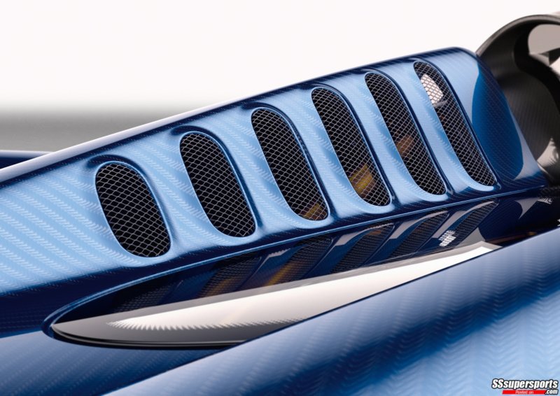 6-2018-pagani-huayra-roadster-engine-cover