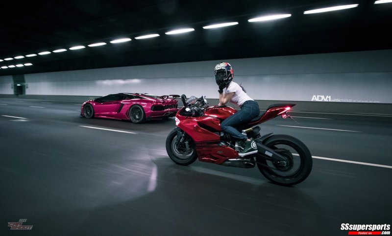 2-metallic-pink-chrome-lamborghini-aventador-lp700-girl-chrome-red-ducati-in-motion