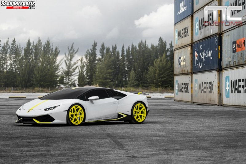 1-white-lamborghini-huracan-vellano-wheels-front-side-view