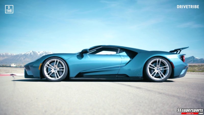 4-blue-ford-gt-side-view