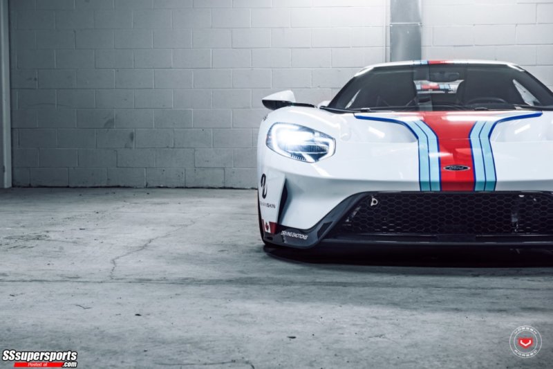 11-martini-racing-ford-gt-on-vossen-wheels