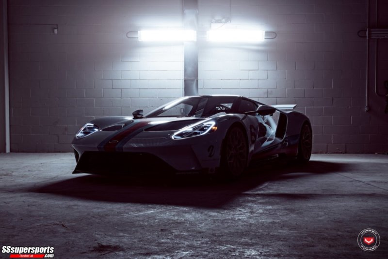 23-martini-racing-ford-gt-on-vossen-wheels