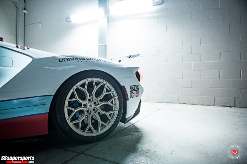 25-martini-racing-ford-gt-on-vossen-wheels