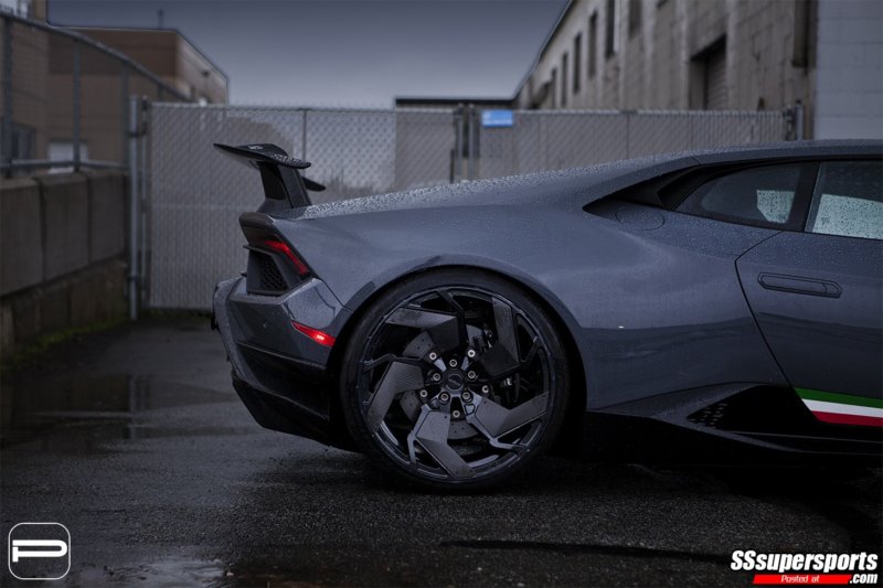 5 grey lamborghini huracan performante on pur wheels 800x533