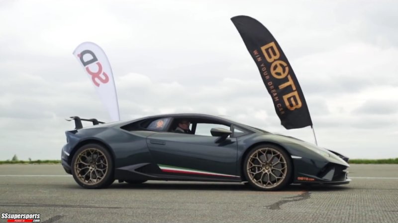 5-lamborghini-huracan-performante-vs-mclaren-720s-drag-race