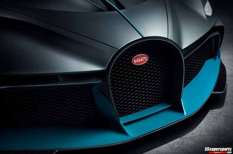 10-2019-Bugatti-Divo-front-fascia