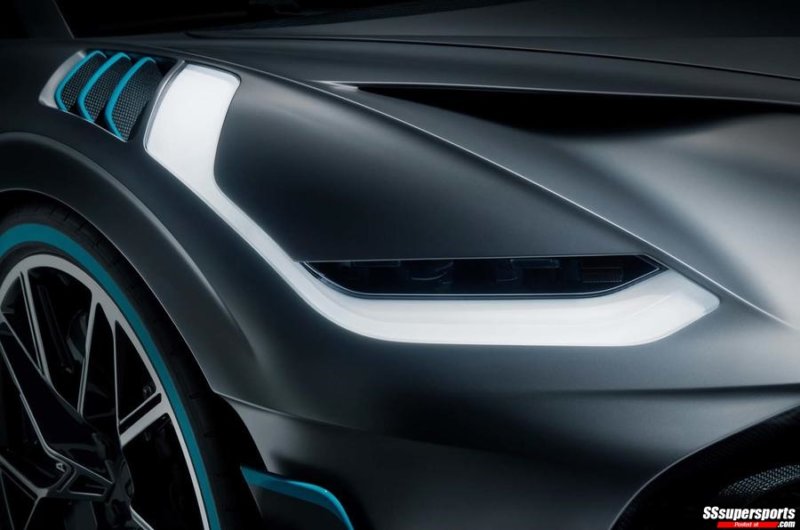 11-2019-Bugatti-Divo-c-shaped-headlight