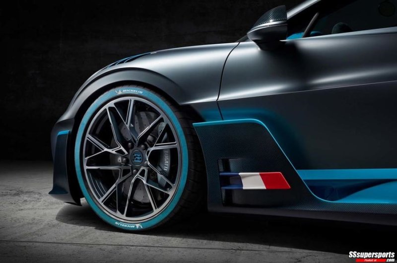 12-2019-Bugatti-Divo-front-wheel