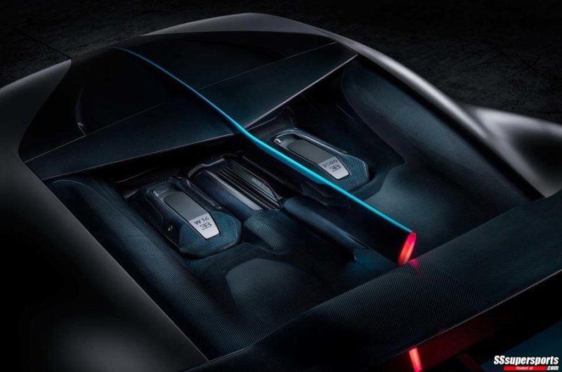 14-2019-Bugatti-Divo-engine-bay