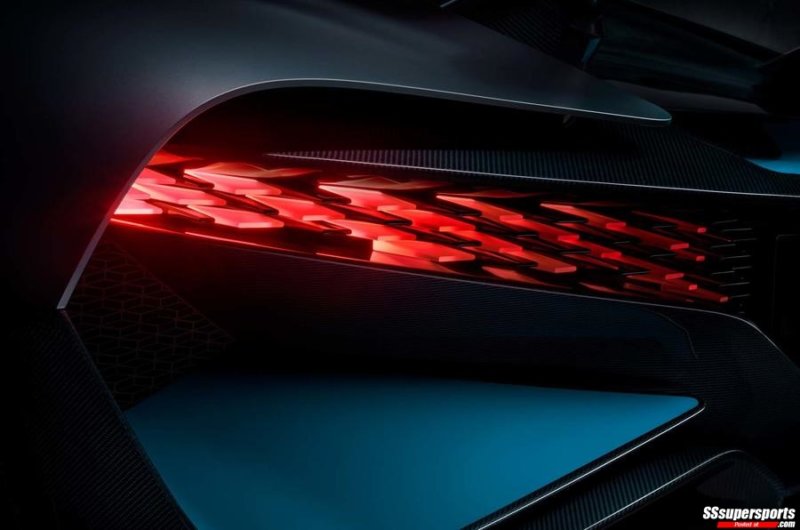 15-2019-Bugatti-Divo-taillight