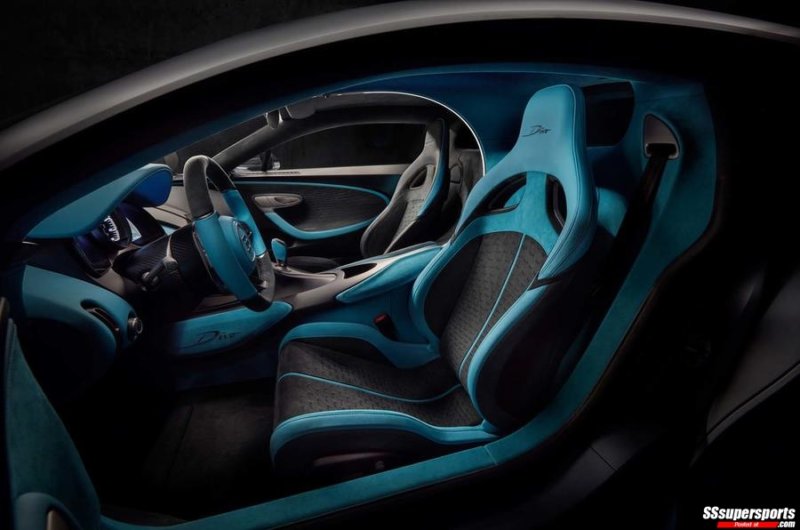 16-2019-Bugatti-Divo-interior