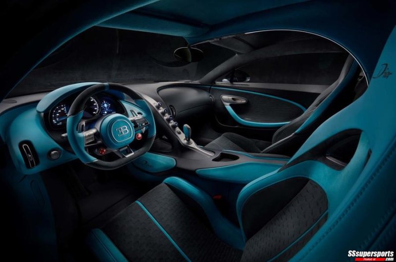17-2019-Bugatti-Divo-interior-driver-seat