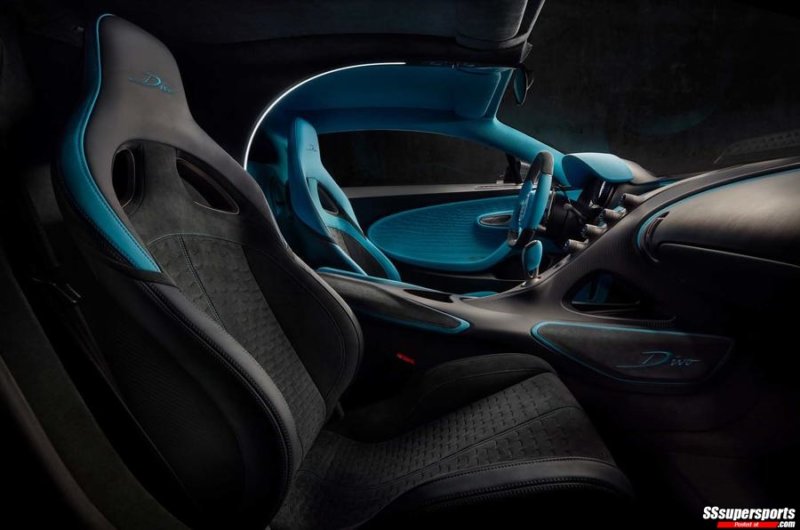 18-2019-Bugatti-Divo-interior-passenger-seat