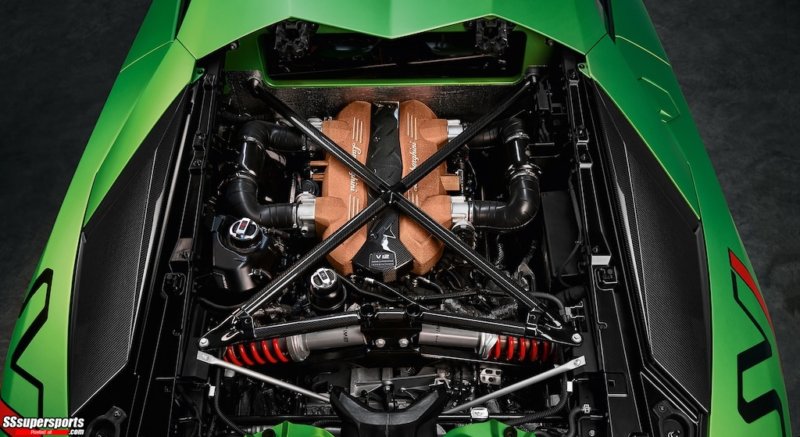 5-2019-lamborghini-aventador-svj-engine-bay