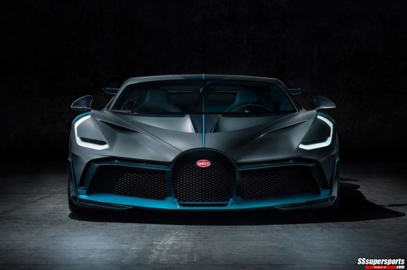 6-2019-Bugatti-Divo-front
