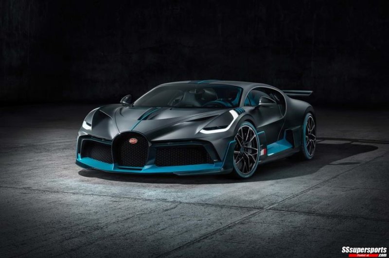 7-2019-Bugatti-Divo-front-side